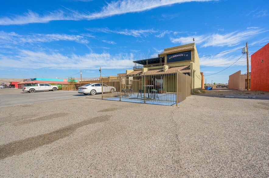 More Photos Of 877 Hancock Rd, Bullhead City Bar For Sale