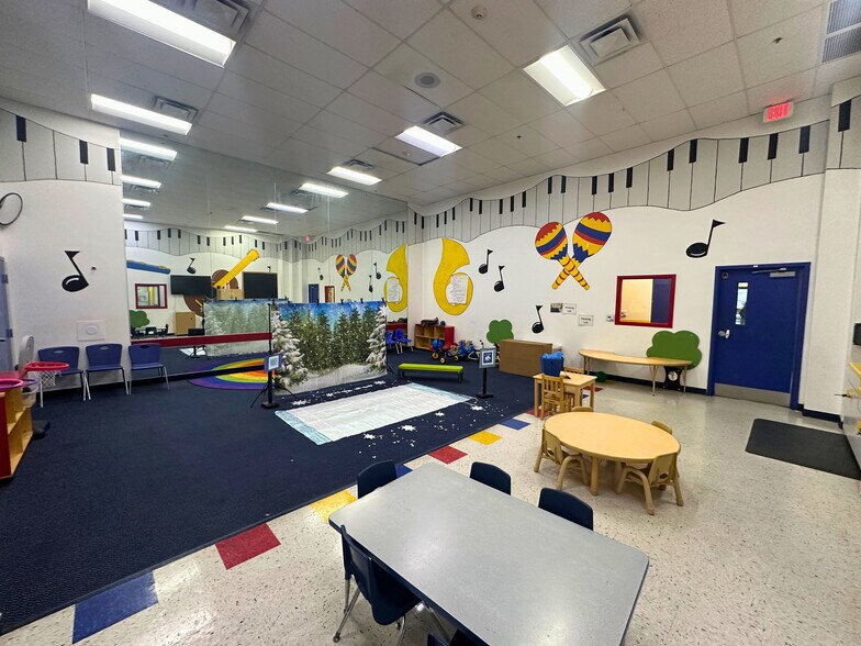 More Photos Of 5550 W Bell Rd, Glendale Daycare Center For Lease