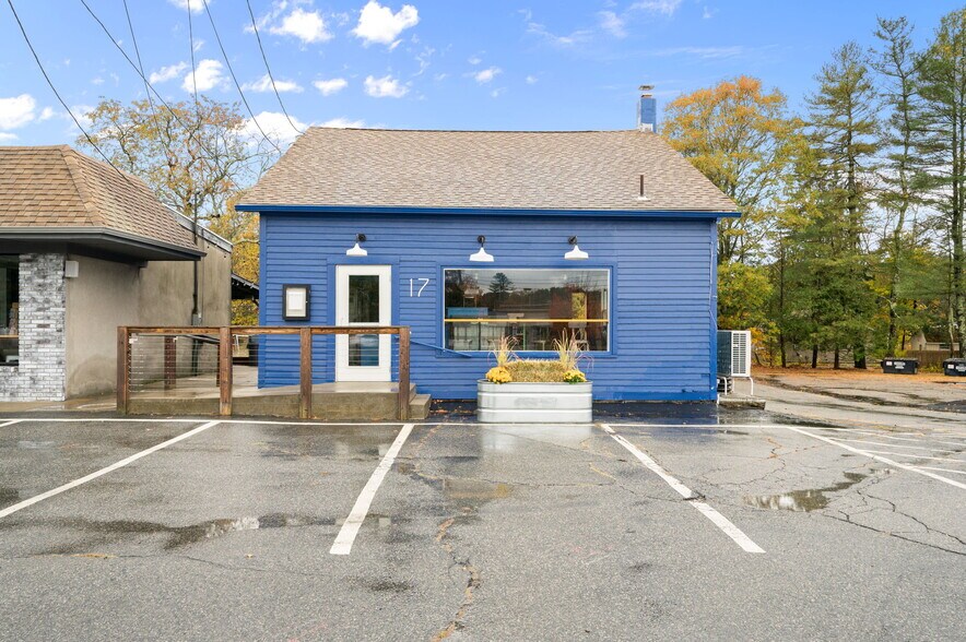 More Photos Of 17 S Main St, Brooklyn Freestanding For Sale