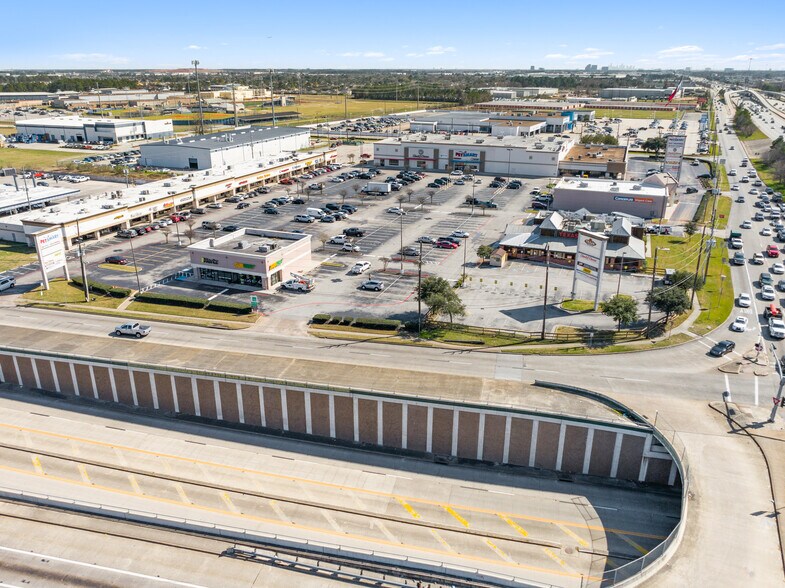 More Photos Of 132-140 FM 1960 E, Houston Freestanding For Lease