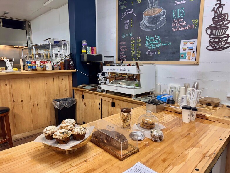 More Photos Of 972 VT Route 7A, Shaftsbury Storefront For Sale