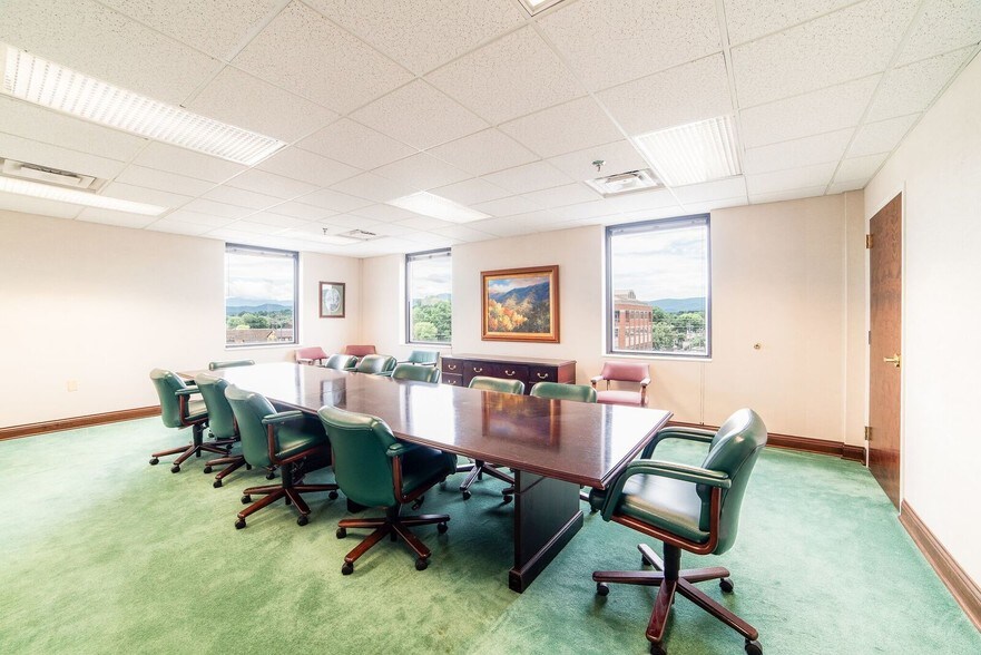 More Photos Of 100 E Main St, Sevierville Office For Lease