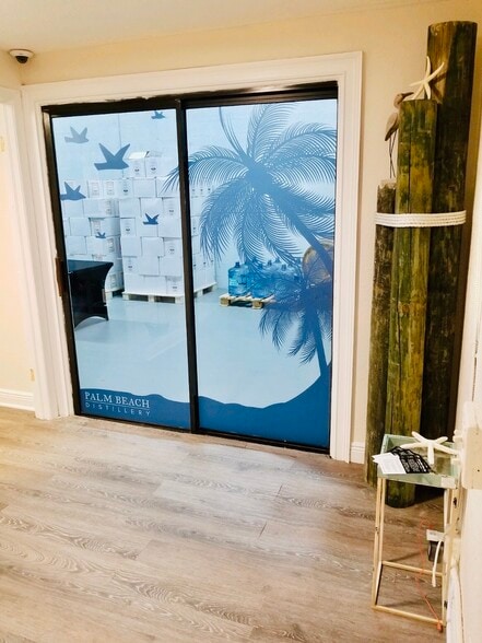 More Photos Of 1211 Okeechobee Rd, West Palm Beach Flex For Lease