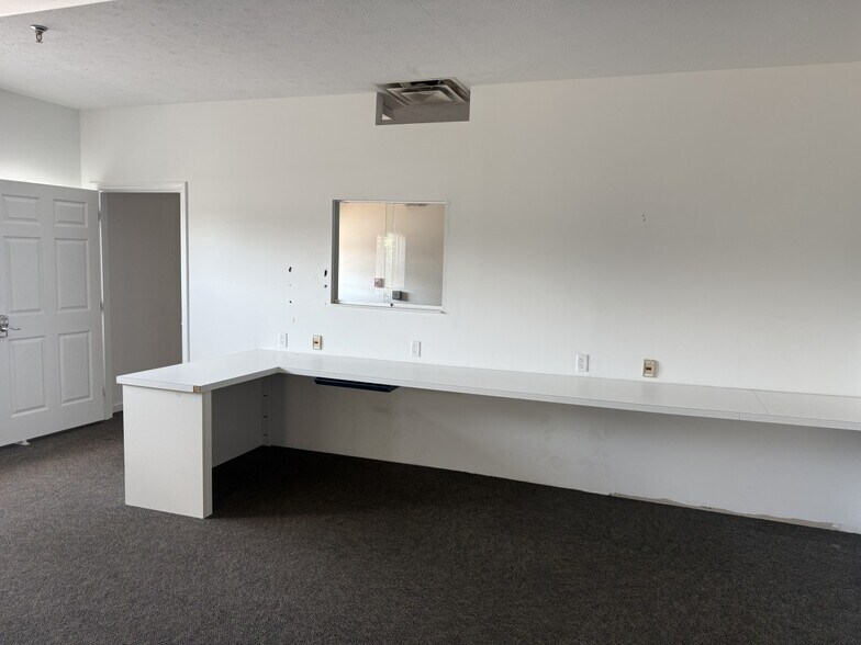 More Photos Of 700 E Walnut St, Evansville Office For Lease