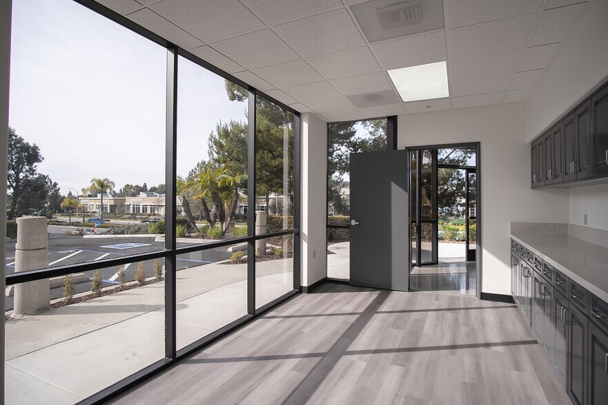 More Photos Of 2320 Cousteau Ct, Vista Light Manufacturing For Sale