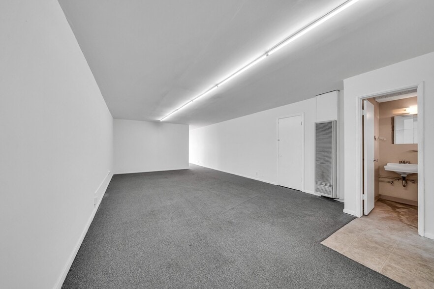 More Photos Of 2610 W Imperial Hwy, Hawthorne Storefront Retail Office For Lease