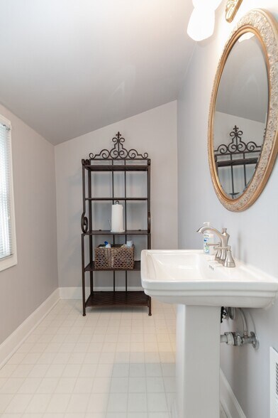 More Photos Of 111 Shivel Dr, Hendersonville Office For Sale