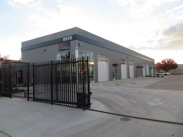 Primary Photo Of 853 N Cluff, Lodi Light Distribution For Lease