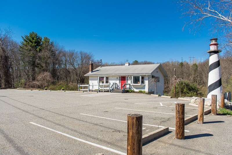 Primary Photo Of 156 Route 66 E, Columbia Restaurant For Sale