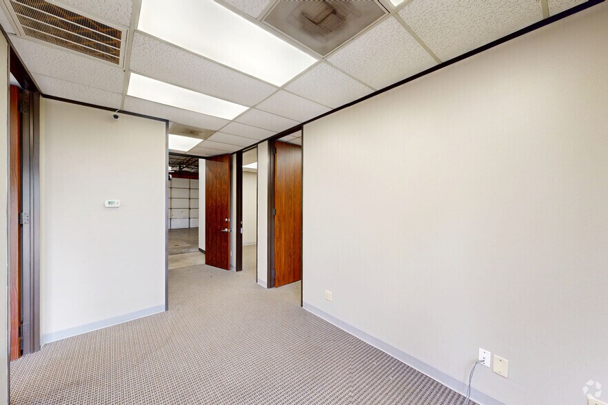 More Photos Of 1400 N Sam Houston Pky E, Houston Unknown For Lease
