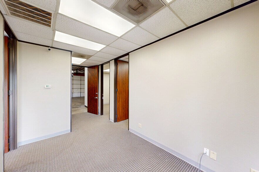 More Photos Of 1400 N Sam Houston Pky E, Houston Unknown For Lease