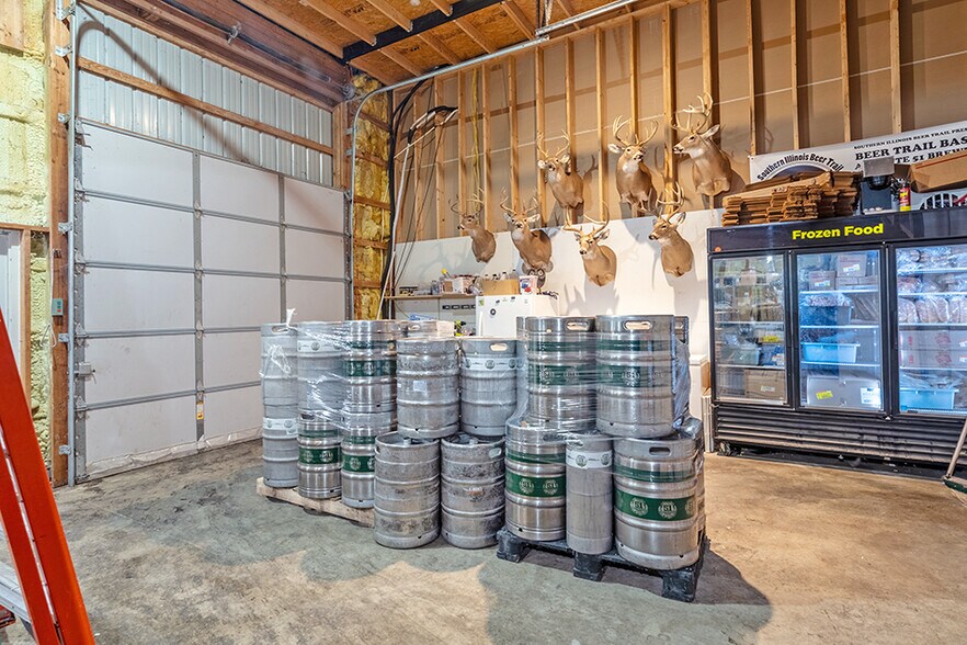 More Photos Of 18967 N US Highway 51, Elkville Mixed Retail For Sale