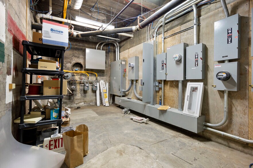 More Photos Of 22 Clinton Ave, Albany Office For Sale