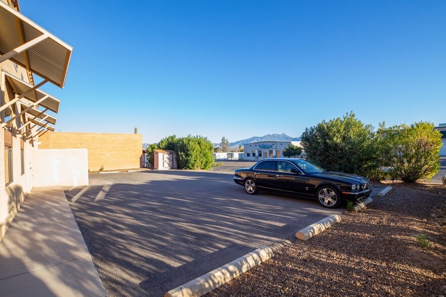 More Photos Of 261 W Duval Rd, Green Valley Medical For Sale