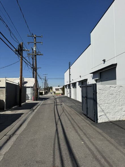 More Photos Of 238-256 W Chestnut Ave, Monrovia Warehouse For Lease