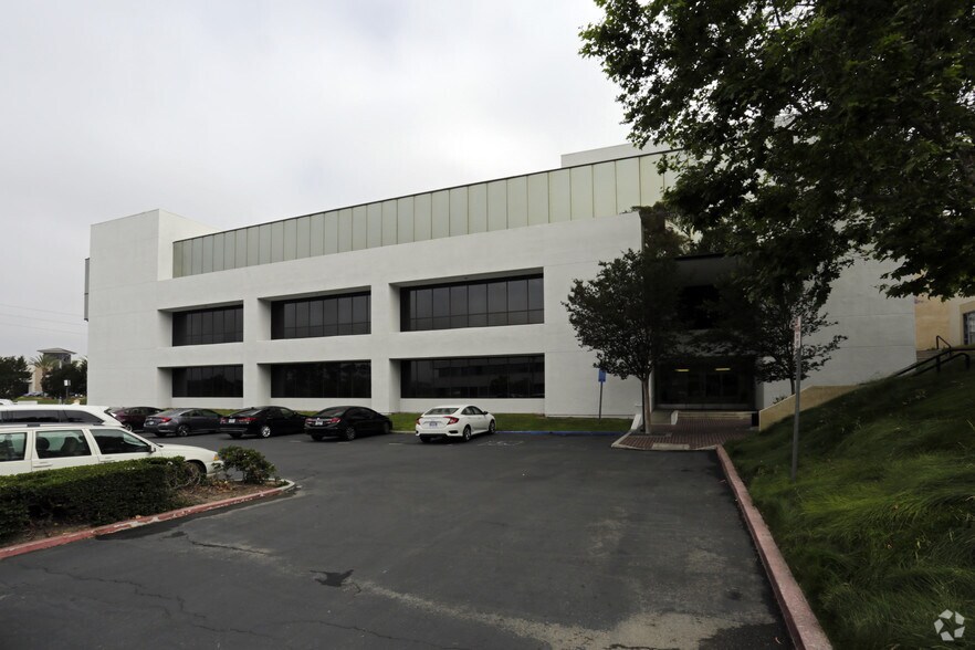 More Photos Of 19762 MacArthur Blvd, Irvine Loft Creative Space For Lease