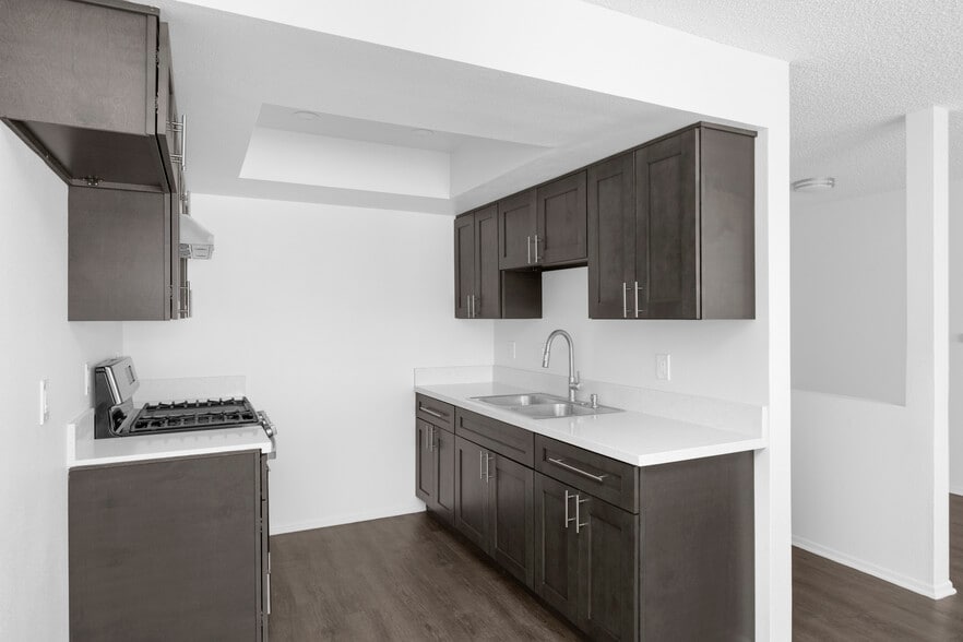 More Photos Of 663 W 5th St, San Pedro Apartments For Sale