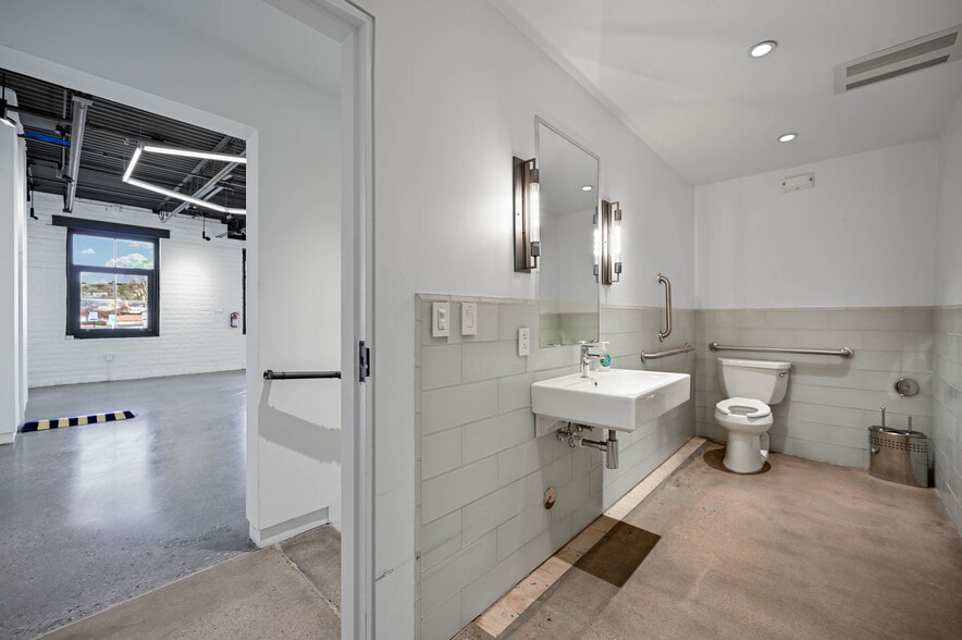 More Photos Of 504 Jose St, Santa Fe General Retail For Lease