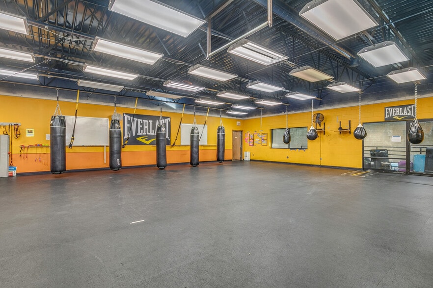 More Photos Of 133 Sandberg Rd, Monticello Storefront For Sale