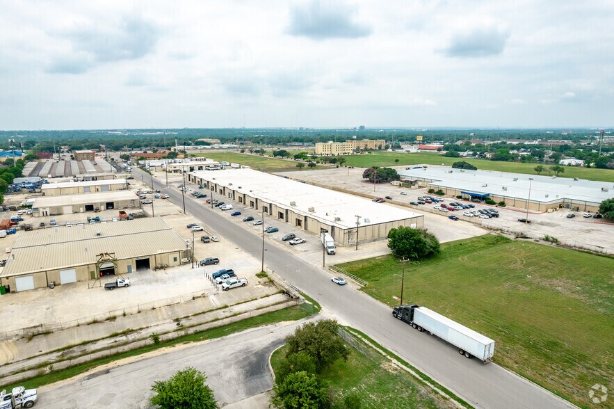 More Photos Of 4727-4751 Center Park Blvd, San Antonio Manufacturing For Lease
