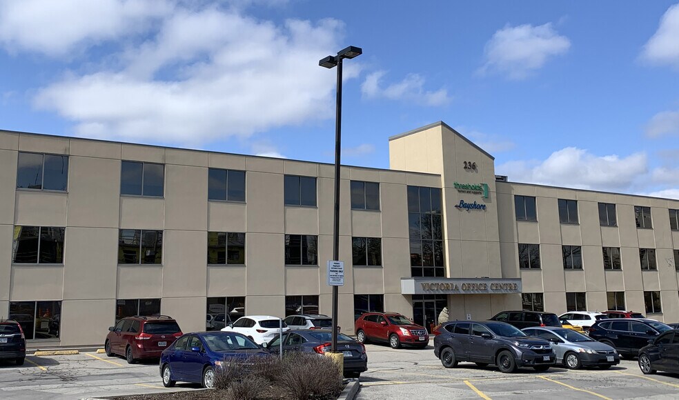 More Photos Of 236 Victoria St, Kitchener Office For Lease