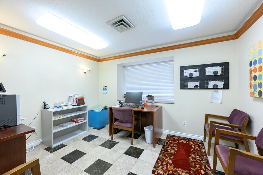 More Photos Of 504 Villa Rd, Newberg Medical For Sale