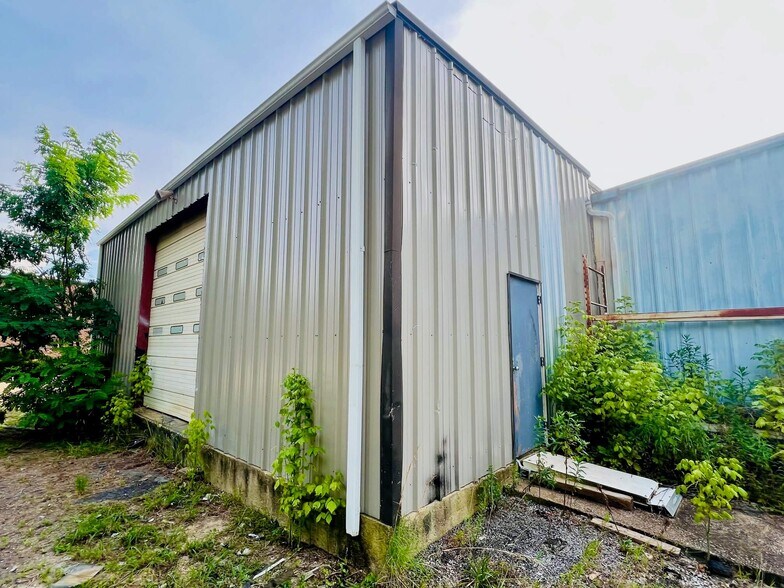 More Photos Of 504 N 2nd St, Booneville Auto Repair For Sale