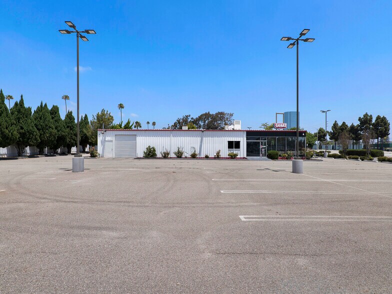 More Photos Of 2121 N Oxnard Blvd, Oxnard Auto Dealership For Lease