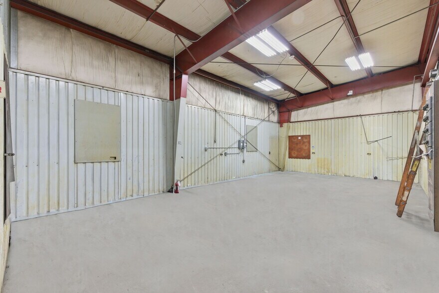 More Photos Of 13026 Rosecrest Dr, Houston Warehouse For Lease