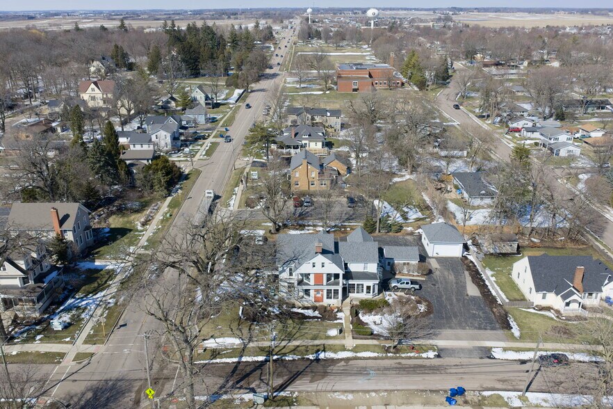 More Photos Of 303 N Main St, Elburn General Retail For Sale