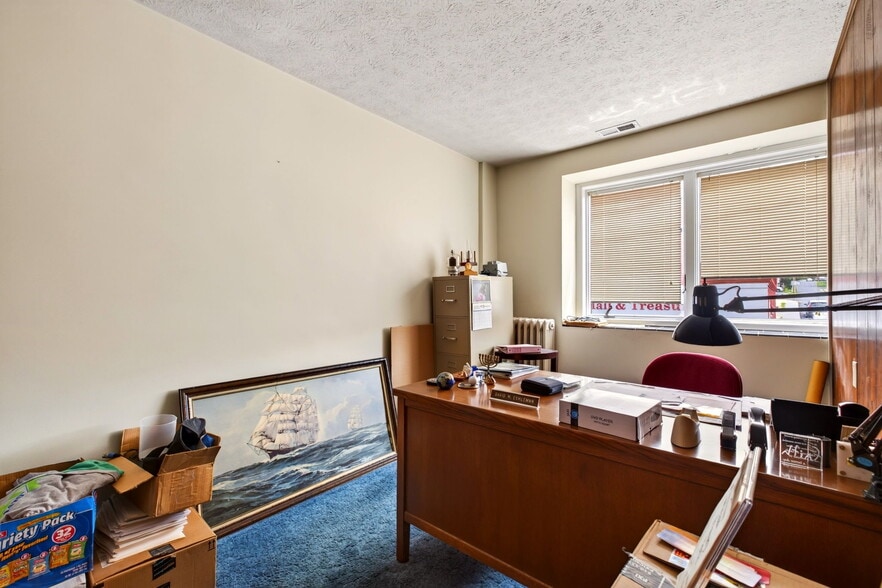 More Photos Of 162-166 N Main St, Broadway Office For Sale
