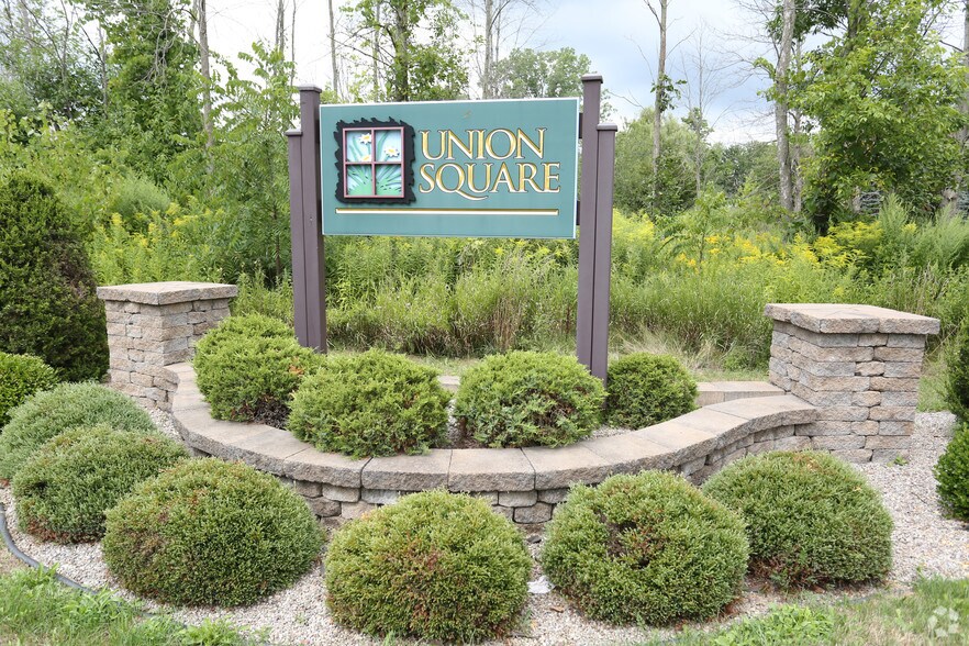 More Photos Of 6 Goldenroot Ln, North Chili Apartments For Sale