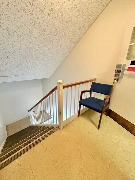 More Photos Of 8 Lester St, Martinsville General Retail For Sale