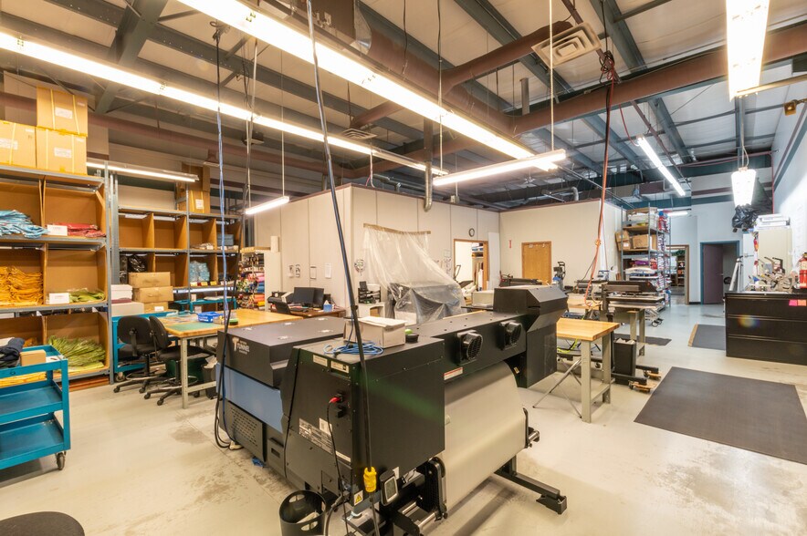 More Photos Of 4602 50 St, Stettler Light Manufacturing For Sale