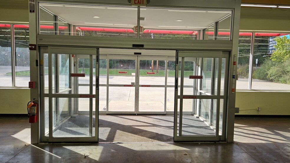 More Photos Of 5732 McClellan Hwy, Branchland Freestanding For Lease