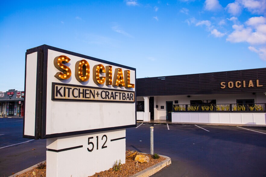 More Photos Of 512 W 19th St, Costa Mesa Restaurant For Sale