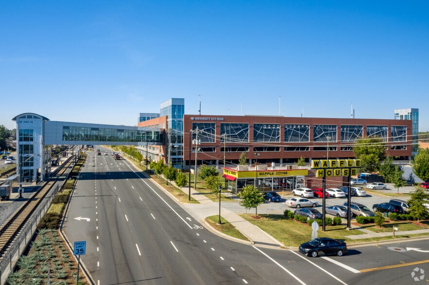 More Photos Of 7205 N Tryon St, Charlotte Freestanding For Lease