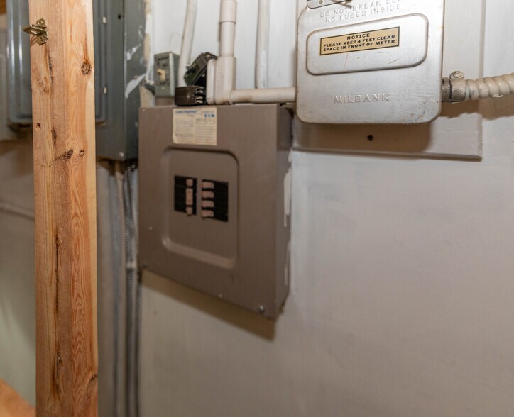 More Photos Of 3600 S Hanover St, Baltimore Storefront For Sale