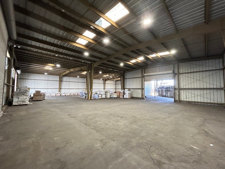 More Photos Of 11640 Hart St, North Hollywood Warehouse For Lease