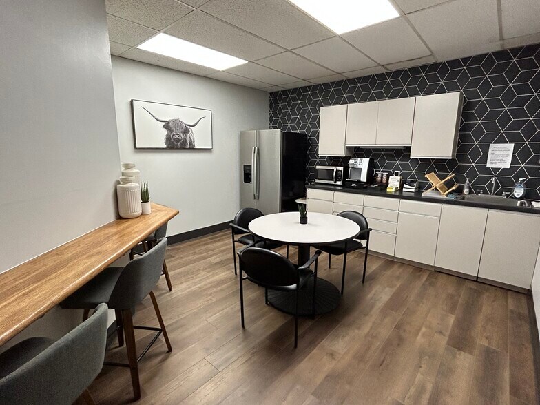 More Photos Of 301 Sovereign Ct, Manchester Medical For Sale