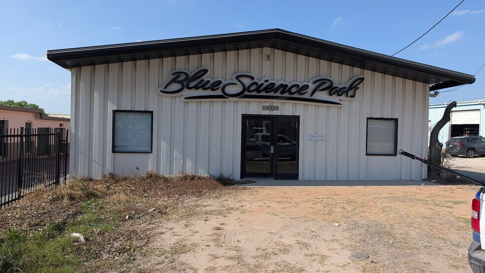More Photos Of 10855 N I-35 Fwy, San Antonio Service For Lease