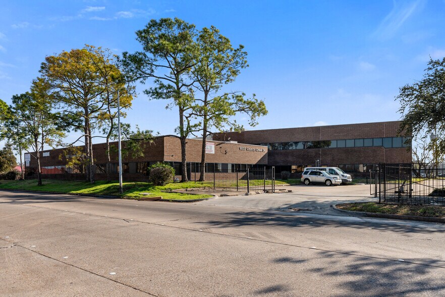 More Photos Of 9207 Country Creek Dr, Houston Office For Sale