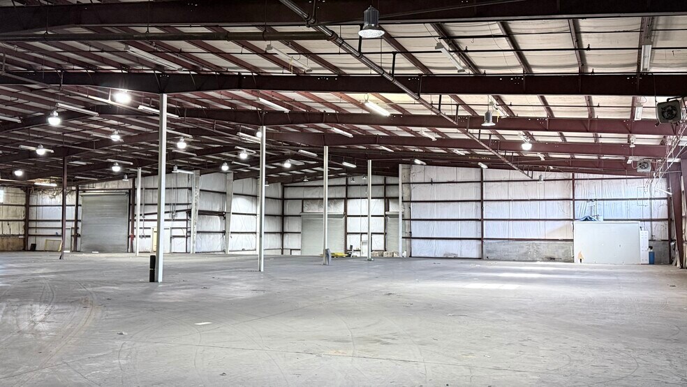 More Photos Of 308 Rogers St, Barnesville Warehouse For Sale