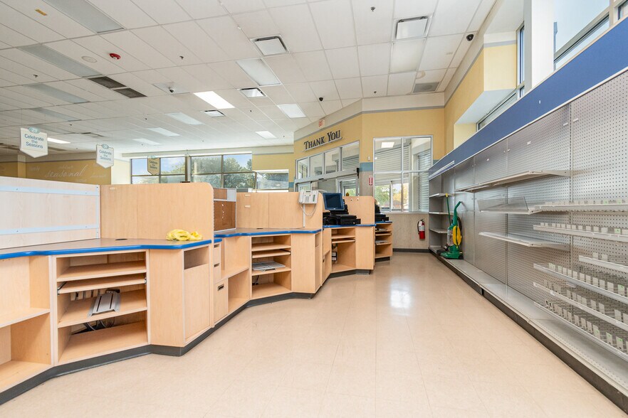 More Photos Of 1470 Tittabawassee Rd, Saginaw Drugstore For Sale