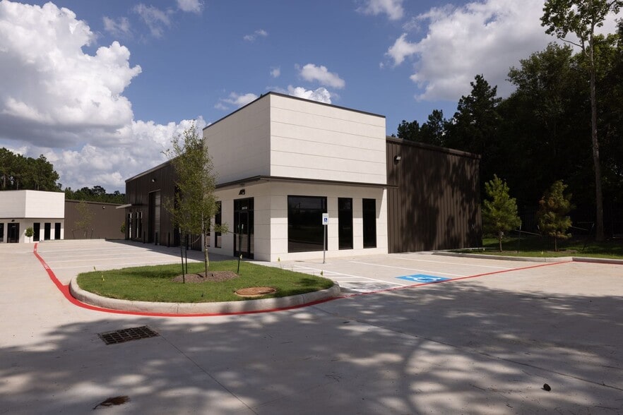 More Photos Of 3513 N Loop 336 W, Conroe Flex For Sale