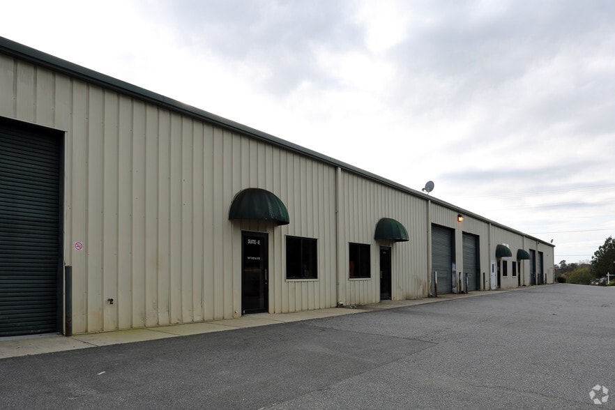 More Photos Of 3345 Hutchinson Rd, Cumming Warehouse For Lease