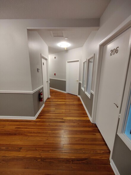 More Photos Of 106 E 5th Ave, Mount Dora Storefront Retail Office For Lease