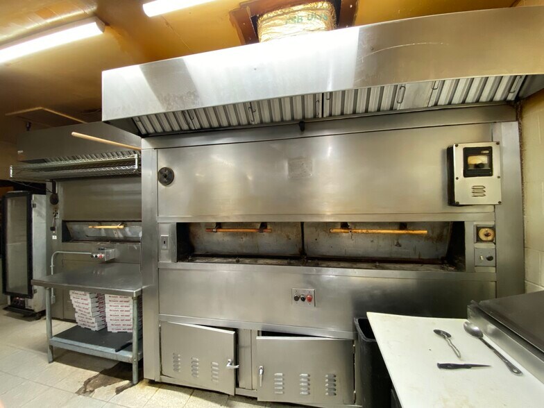 More Photos Of 2006 W Willow St, Lansing Restaurant For Sale