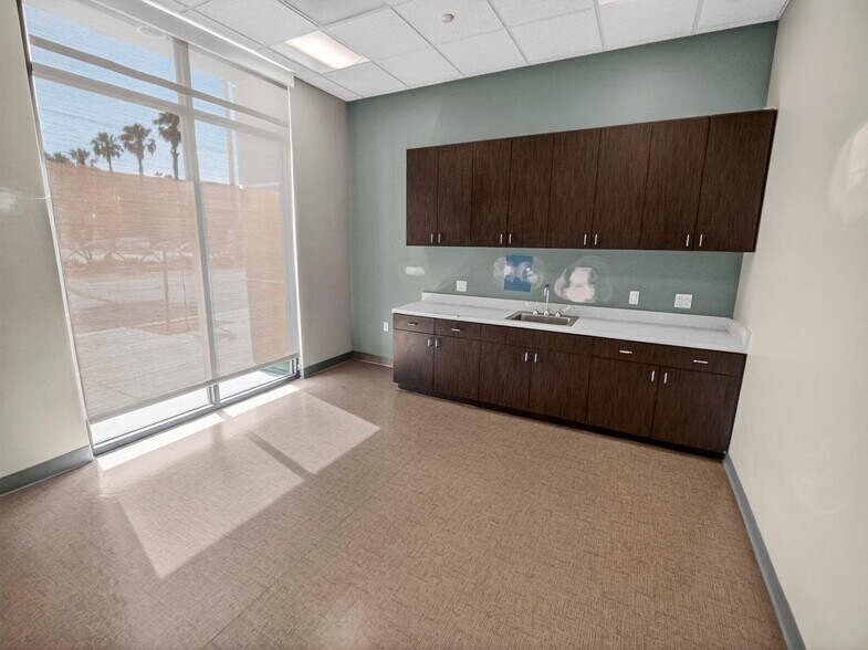 More Photos Of 1081 Long Beach Blvd, Long Beach Apartments For Lease