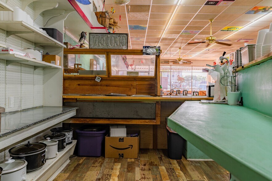 More Photos Of 105 N Main St, Hallettsville Restaurant For Sale